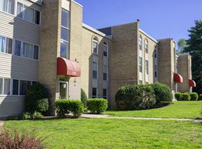 Washington apartment for rent - A building with the number 108 on it.