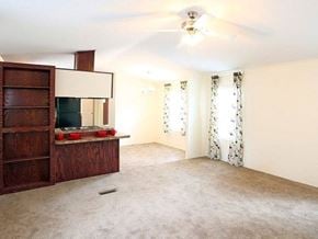 Lincoln apartment for rent - Living Room at Heritage Oaks Rental Homes in Lincoln, NE