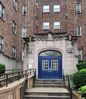 Philadelphia apartment for rent - a blue door on the front of a brick building