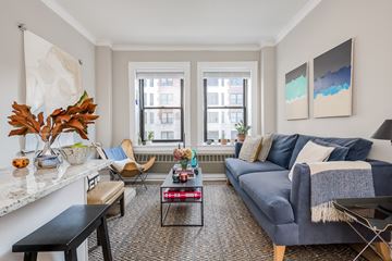 Chicago apartment for rent - a living room with a blue couch and a coffee table