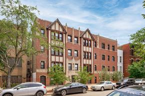 Chicago apartment for rent - the building where the apartment is located