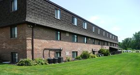 Coralville apartment for rent - Courtyard With Green Space at Park Place Apartments, Coralville