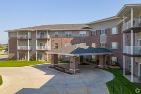 Lincoln apartment for rent - an exterior view of an apartment building with a driveway and awning