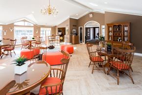 Novi apartment for rent - A dining room with a glass table and chairs.