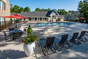 2 Sparkling pools w/ wi-fi