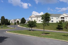 Harrisburg apartment for rent - Landscaped green spaces at High Pointe Overlook.