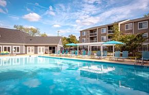 Lorton apartment for rent - Woodside pool.