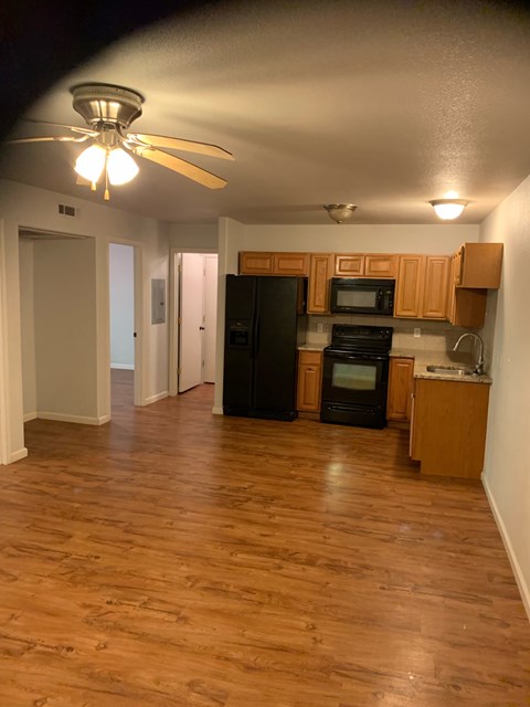 Floor plan for 2 beds, 1 bath, 750 sqft