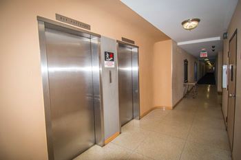 8600 Apartments elevator