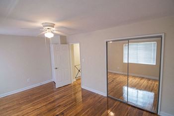 Brookville townhomes mirrored closet 3