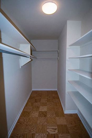 Spring ridge walk-in closets