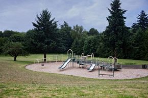 Vancouver apartment for rent - Outdoor Park Near Somerset Terrace