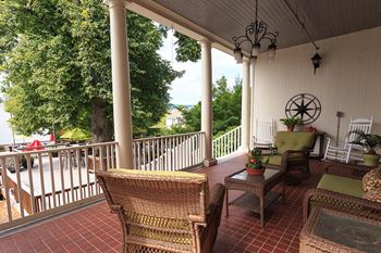 Veranda with wi-fi and rocking chairs