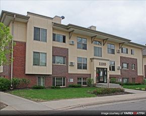 St. Paul apartment for rent - a large apartment building on the side of a street