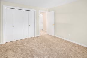 Cambridge apartment for rent - an empty bedroom with closet doors and carpet