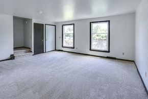 Williamsville triplex for rent - 76-78 North Maplemere Road - Living Room