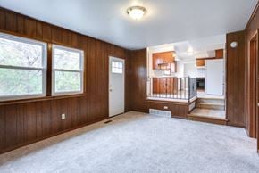 Williamsville house for rent - 4 Ava Lane, Williamsville - Family Room