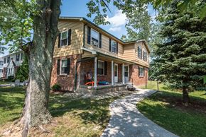 Amherst triplex for rent - 389 / 391 Kaymar Dr - Double for Rent in Amherst, NY