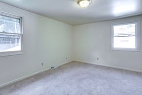 Amherst triplex for rent - 125 Glenhaven Dr Amherst - Master Bedroom