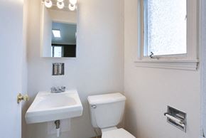 Cheektowaga apartment for rent - 210 Meadowlawn Cheektowaga - Powder Room