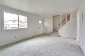 Cheektowaga apartment for rent - 210 Meadowlawn Cheektowaga - Living Room