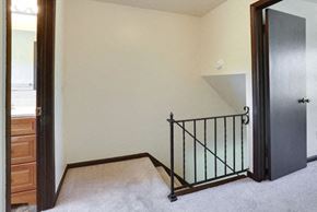 Amherst triplex for rent - 249-251 Sundridge - 2nd Floor Hall