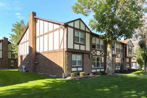 Buffalo apartment for rent - London Towne Apartments - One-bedroom, One-full Bath Units – Two-bedroom, One and a Half Bath Units – Near UB North – Sweet Home Schools – Swimming Pool – Tennis Court - Pet Friendly 