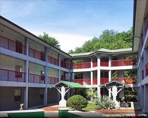 Gainesville townhouse for rent - an apartment building with red balconies and a courtyard