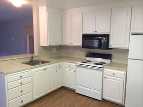 Davis apartment for rent - Sterling Point | Davis CA | Kitchen with white cabinets