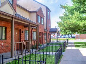 Hartford apartment for rent - Building exterior with fenced in front yards
