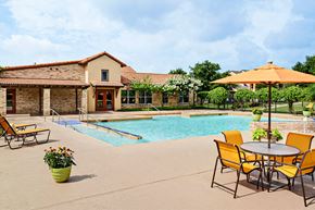 Desoto apartment for rent - Pool surrounded