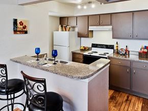 Denton apartment for rent - Kitchen with breakfast bar and stools