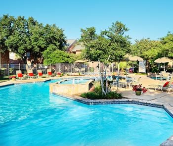 Resort-style pool with free wi-fi