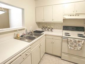 Meridian apartment for rent - Kitchen at Stratford Manor Apartment Homes, Meridian, 39305