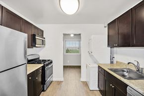 Windsor Mill apartment for rent - Kitchen with stainless steel appliances