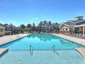 Greenville apartment for rent - apartment swimming pool