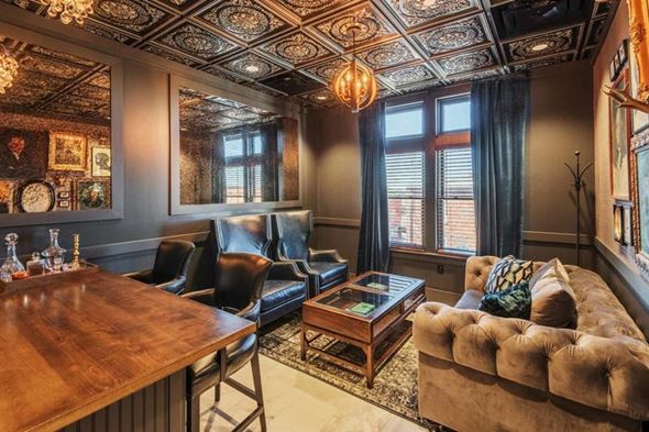 Savannah apartment for rent - a living room with a couch and a table and a window
