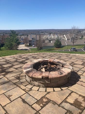 Outdoor fire pit
