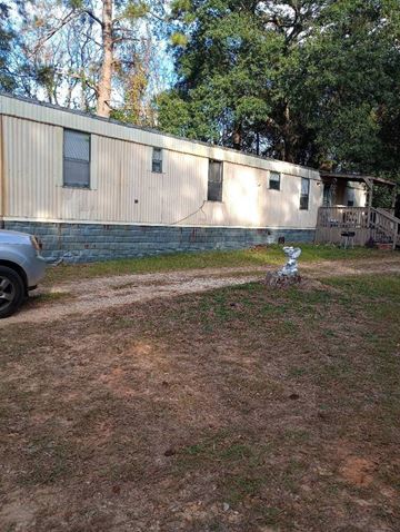 Jackson house for rent - A car is parked in front of a trailer.