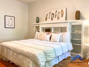 Chicago apartment for rent - large bedroom