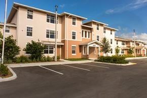 Oakland Park apartment for rent - plenty of on-site parking available