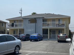 San Jose apartment for rent - a large apartment complex with cars parked in front of it
