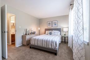 Fort Wayne townhouse for rent - Bedroom with Carpet