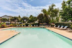 Memphis apartment for rent - the swimming pool at the apartments for rent