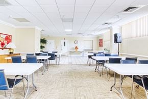 Jacksonville apartment for rent - folding tables sand chairs in large room