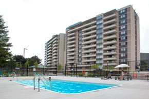 Mississauga apartment for rent - an empty pool with an apartment building in the background