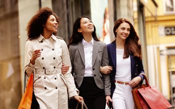 Cityline shopping and restaurants available nearby