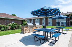 Webster apartment for rent - our picnic table with umbrellas in front of our building