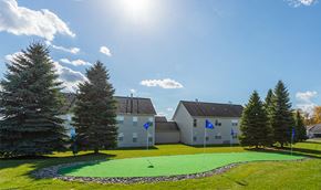 Avon apartment for rent - putting green