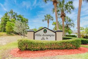 Jensen Beach apartment for rent - Monument signage with shrubs and palm trees